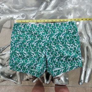 J Crew 5" Wildflowers Stretch Side Zip - Size 6